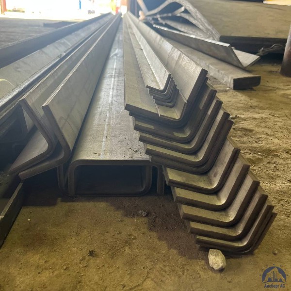 Уголок гнутый равнополочный 28х28х3 мм ст. 3сп / 3пс ГОСТ 19771-93