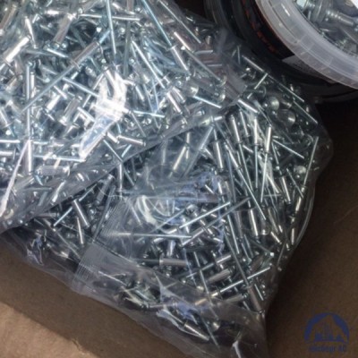 Заклёпка пластиковая нажимная черная 5х6,5 мм с шляпкой купить в Астане